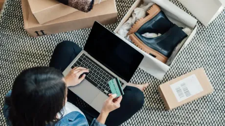 woman online shopping